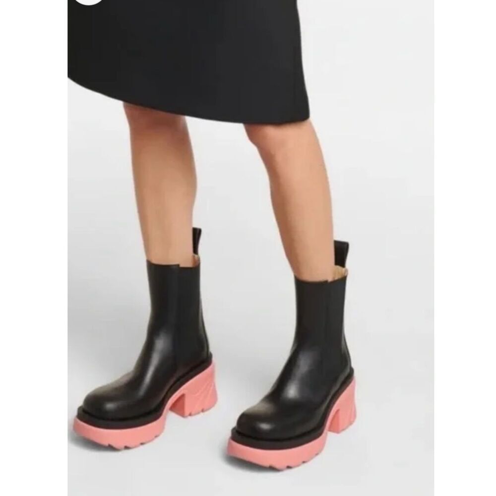 Bottega Veneta Boots Flash Chelsea Platform in Black Leather & Pink Flamingo